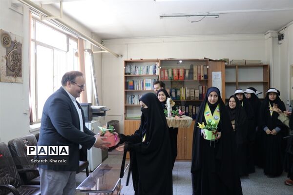 تقدیر از مسئولان اداره‌کل آموزش و پرورش خراسان رضوی در محل کار