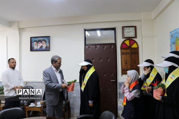 تقدیر از مسئولان اداره‌کل آموزش و پرورش خراسان رضوی در محل کار