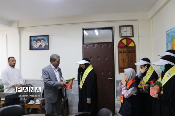 تقدیر از مسئولان اداره‌کل آموزش و پرورش خراسان رضوی در محل کار