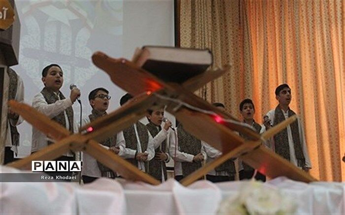 قرآن نورانی بخش زندگی انسان‌ها است/فیلم