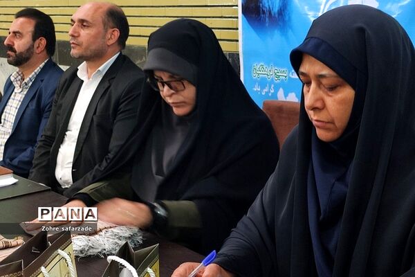 میز خدمت بسیج فرهنگیان آموزش و پرورش رودهن در نماز جمعه