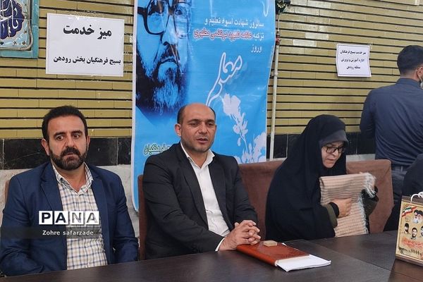 میز خدمت بسیج فرهنگیان آموزش و پرورش رودهن در نماز جمعه