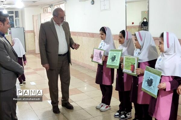 جشن هفته سلامت و تقدیر از مراقبان و سفیران سلامت در مدرسه شهید مرادی ناحیه یک شهرری