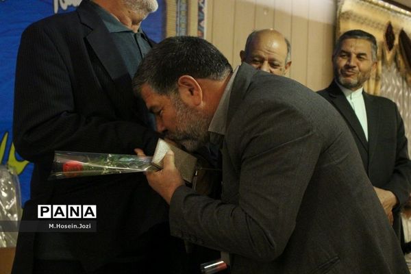 همایش تجلیل از معلمان نمونه ناحیه 3 آموزش و پرورش قم