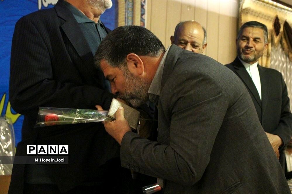 همایش تجلیل از معلمان نمونه ناحیه 3 آموزش و پرورش قم