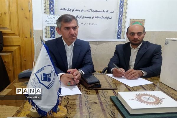 برگزاری میز خدمت  اداره آموزش و پرورش در مصلی نماز عبادی سیاسی جمعه در شهرستان فیروزکوه