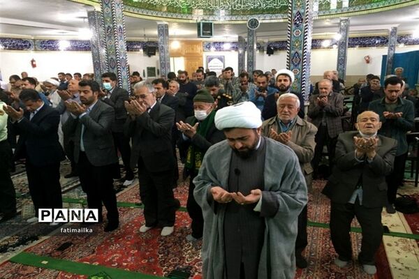 برگزاری میز خدمت  اداره آموزش و پرورش در مصلی نماز عبادی سیاسی جمعه در شهرستان فیروزکوه