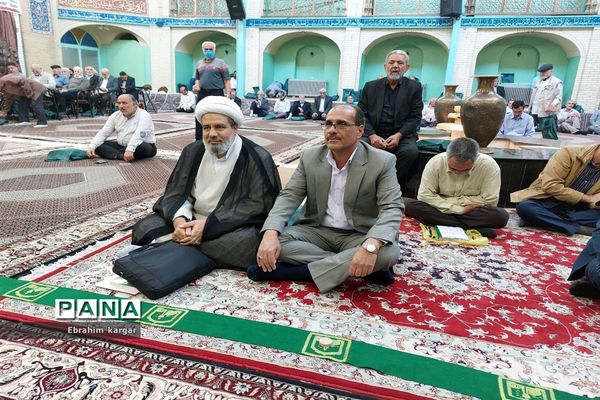 تقدیر از معلمان نمونه در نماز‌جمعه کن