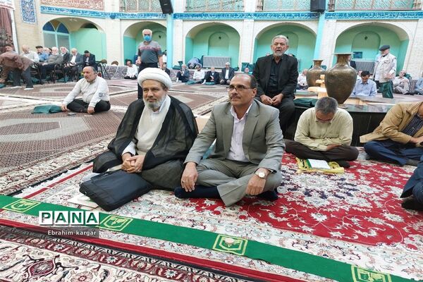 تقدیر از معلمان نمونه در نماز‌جمعه کن