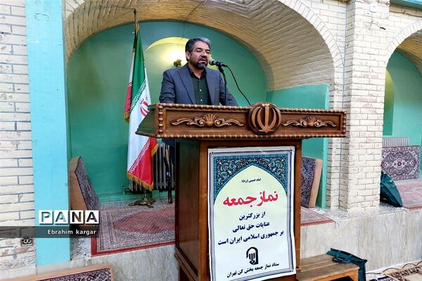 تقدیر از معلمان نمونه در نماز‌جمعه کن