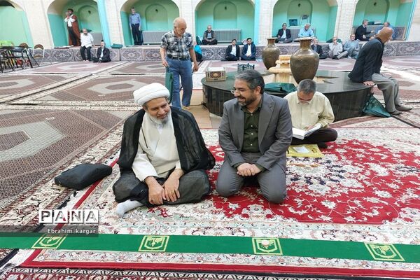 تقدیر از معلمان نمونه در نماز‌جمعه کن