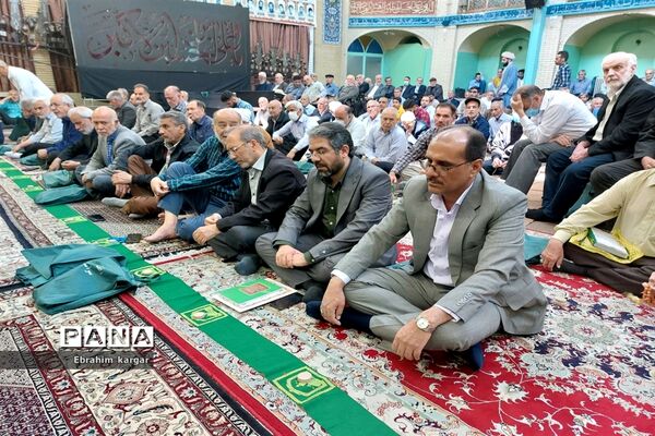 تقدیر از معلمان نمونه در نماز‌جمعه کن