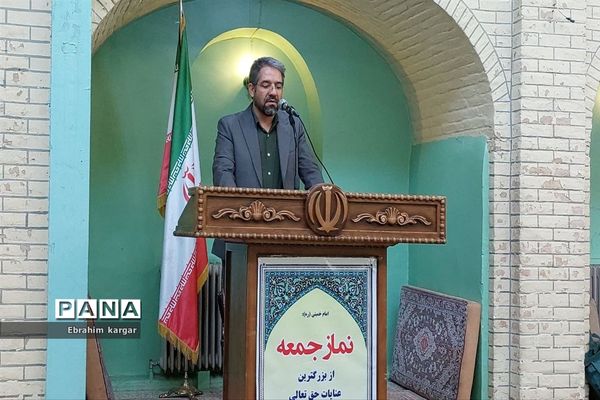 تقدیر از معلمان نمونه در نماز‌جمعه کن