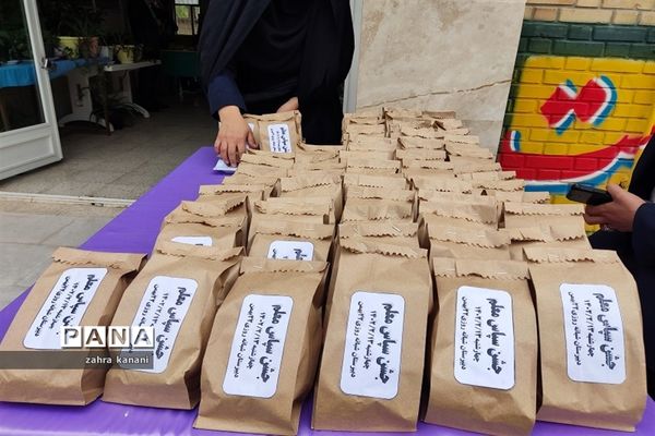 نواختن زنگ سپاس معلم در دبیرستان دخترانه 22 بهمن