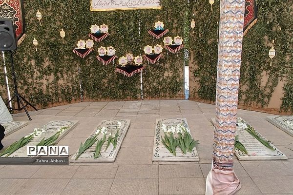 میز خدمت روسای ادارات آموزش و پرورش در حرم مطهر حضرت شاهچراغ(ع)