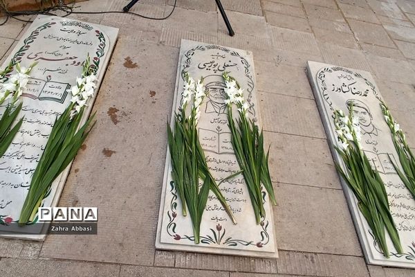 میز خدمت روسای ادارات آموزش و پرورش در حرم مطهر حضرت شاهچراغ(ع)