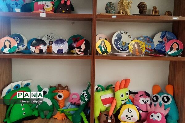 برگزاری نمایشگاه به مناسبت هفته مشاغل در دبیرستان سیمای ایمان