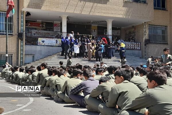 گرامیداشت  روز معلم و تقدیر از معلمان مدرسه ملاصدرا شهرستان قدس
