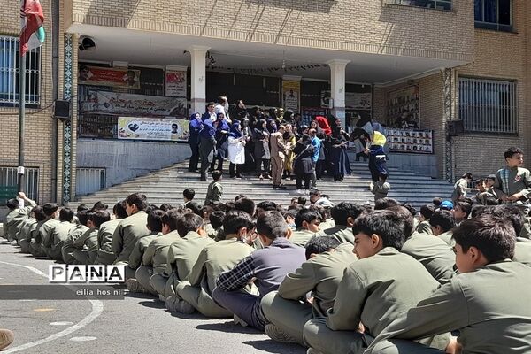 گرامیداشت  روز معلم و تقدیر از معلمان مدرسه ملاصدرا شهرستان قدس