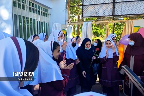 جشن روز معلم در دبستان حضرت زهرا(س) یک رودهن