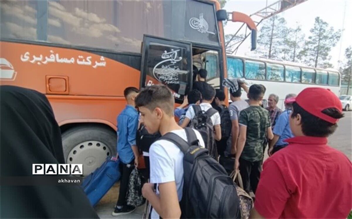 اعزام دانش‌آموزان زیارت اولی دبیرستان علوی بهاباد به مشهد مقدس