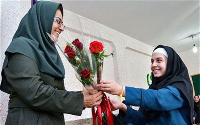 ۱۰۰۰ تجلیل در ۱۰۰۰ مدرسه در هفته بزرگداشت مقام معلم