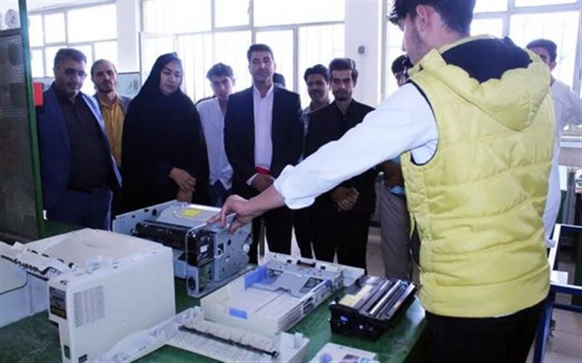 برپایی بازارچه‌های هنرستانی از تولیدات هنرجویان سمنان در هفته مشاغل