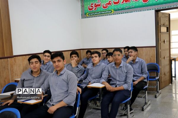 سومین نشست یازدهمین دوره مجلس دانش‌آموزی ناحیه ۵مشهدمقدس
