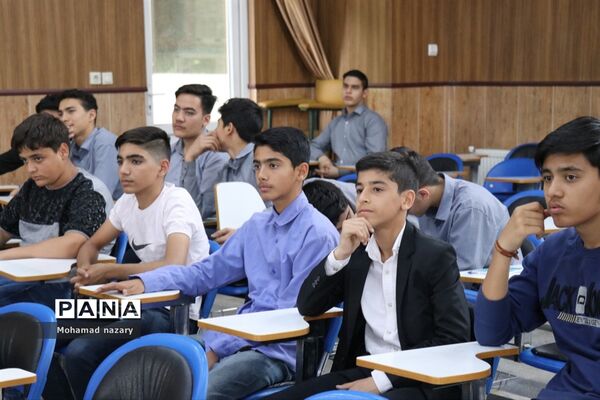 سومین نشست یازدهمین دوره مجلس دانش‌آموزی ناحیه ۵مشهدمقدس