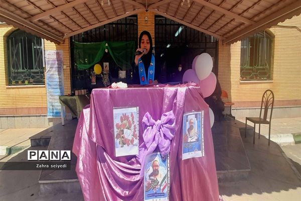 جشن گرامیداشت هفته مقام معلم در مدرسه فاطمه الزهرا