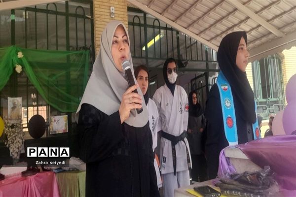 جشن گرامیداشت هفته مقام معلم در مدرسه فاطمه الزهرا