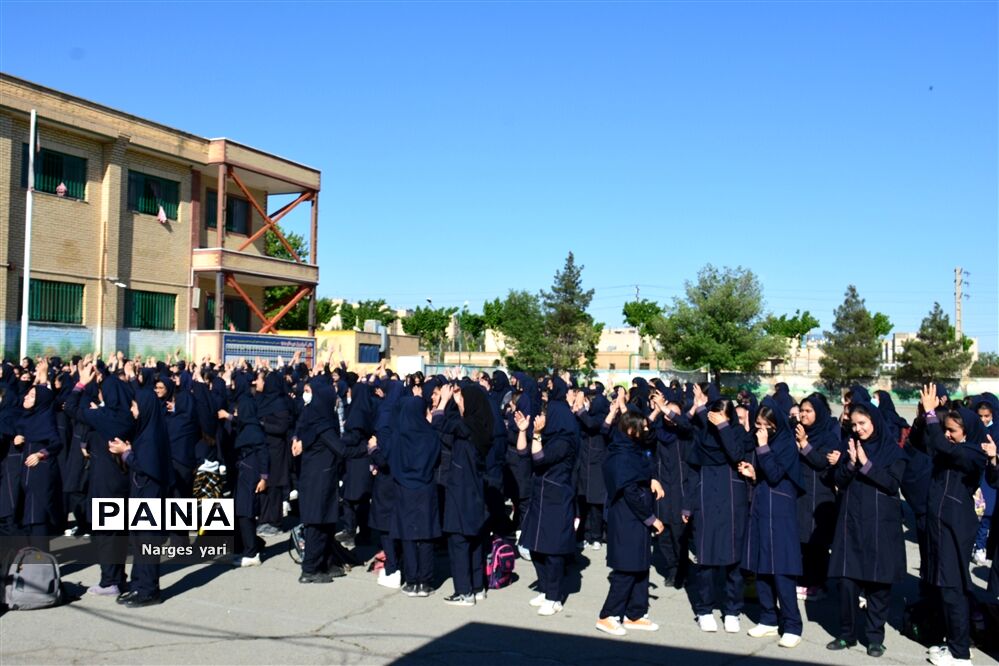 برگزاری مراسم روز معلم درمدرسه مهدیه شهرستان‌ شهریار