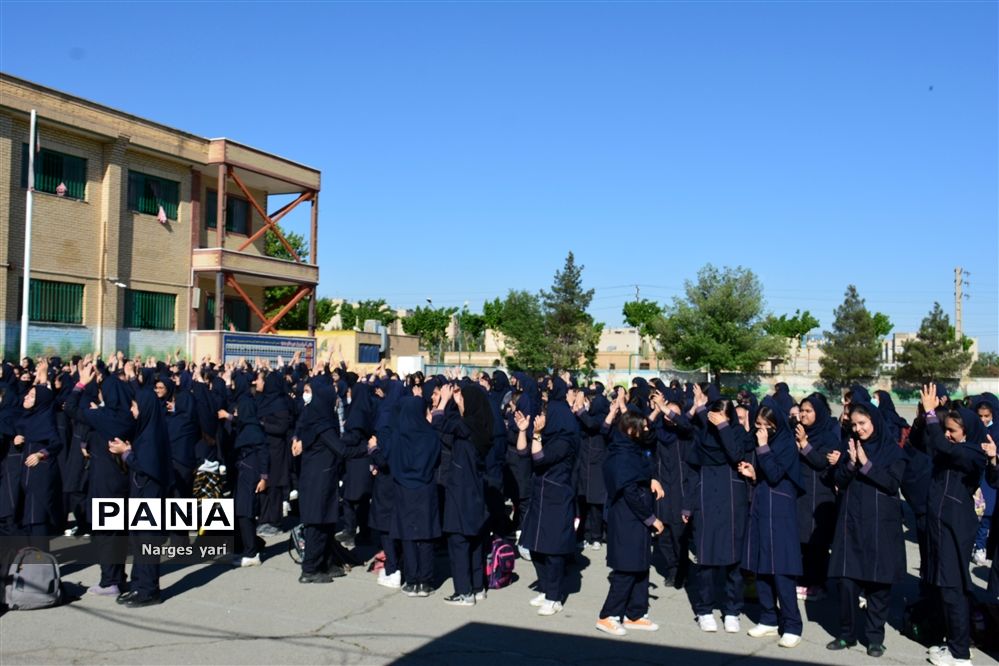 برگزاری مراسم روز معلم درمدرسه مهدیه شهرستان‌ شهریار