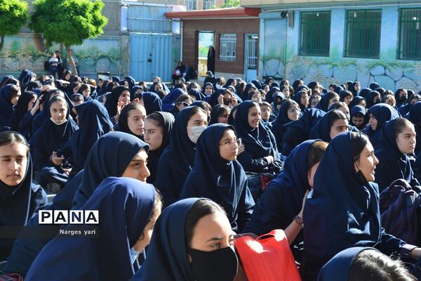 برگزاری مراسم روز معلم درمدرسه مهدیه شهرستان‌ شهریار