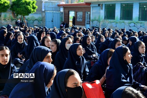 برگزاری مراسم روز معلم درمدرسه مهدیه شهرستان‌ شهریار