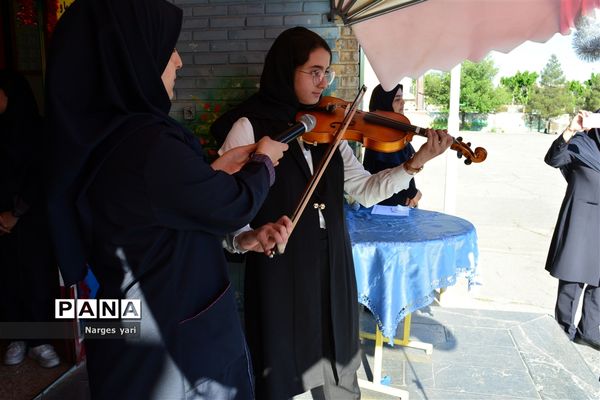 برگزاری مراسم روز معلم درمدرسه مهدیه شهرستان‌ شهریار