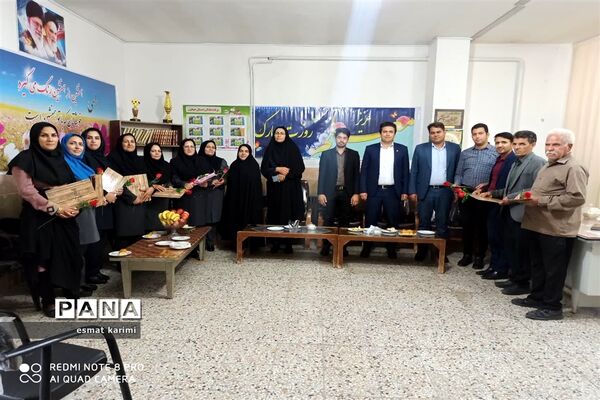 تجلیل از معلمان دبستان جیحون خاتم