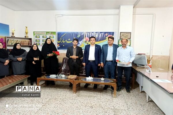 تجلیل از معلمان دبستان جیحون خاتم