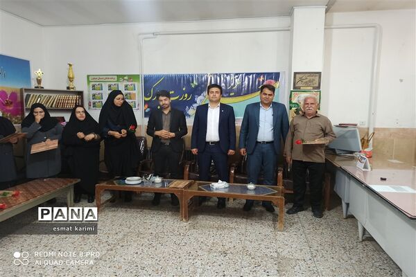 تجلیل از معلمان دبستان جیحون خاتم
