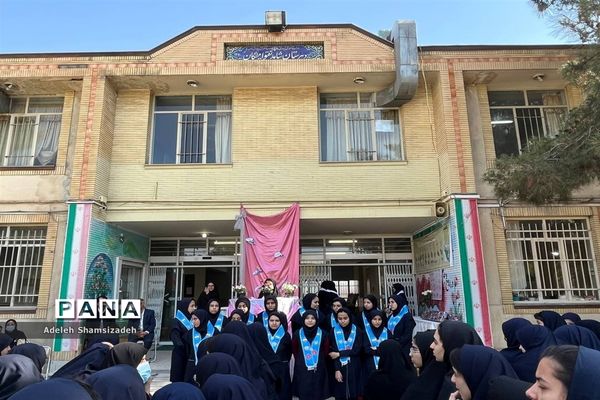 گرامیداشت روز معلم در دبیرستان شاهد تقواپیشگان