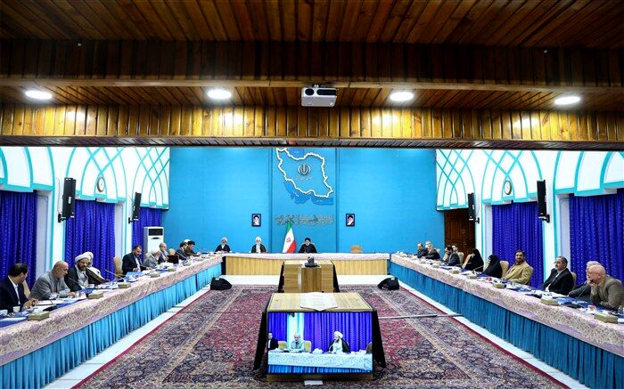تاکید آیت‌الله رئیسی بر پیگیری اجرای رهنمودهای رهبری در دیدار با معلمان