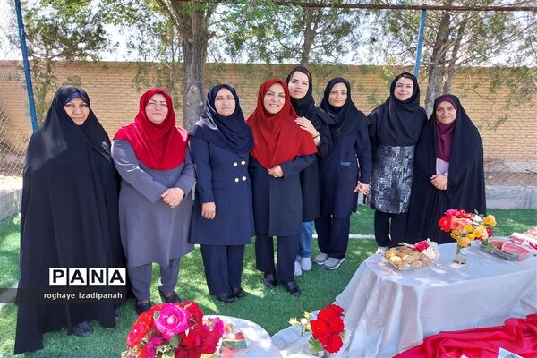 تجلیل از آموزگاران دبستان منتظر قائم خاتم