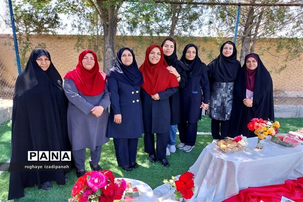 تجلیل از آموزگاران دبستان منتظر قائم خاتم