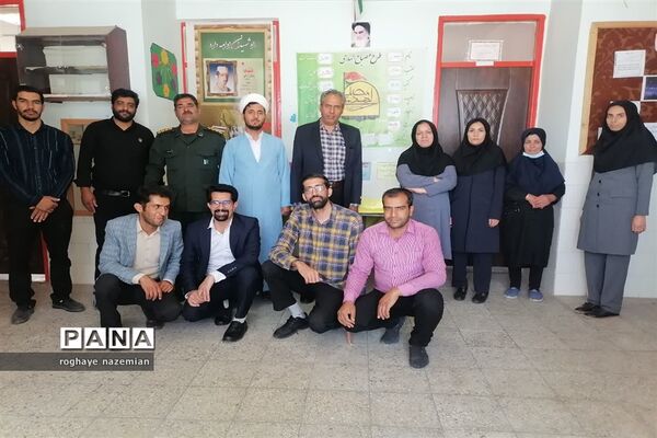 تجلیل از آموزگاران دبستان مقداد بخش چاهک شهرستان خاتم