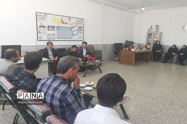 تقدیر از آموزگاران مدرسه غفاری شهرستان خاتم
