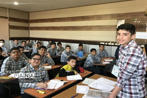 مدرسه در دست بچه‌ها
