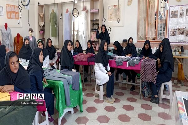 افتتاحیه نمایشگاه آثار و تولیدات هنرجویان هنرستان شهید شهیدی  در خلیل آباد