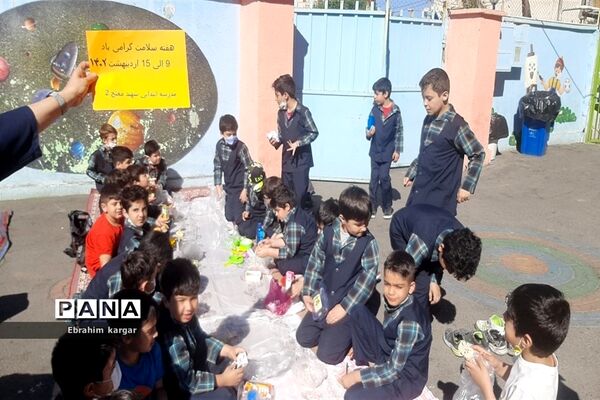 صبحانه سالم در هفته سلامت برای دانش آموزان