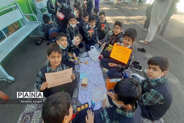صبحانه سالم در هفته سلامت برای دانش آموزان