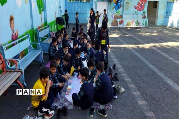 صبحانه سالم در هفته سلامت برای دانش آموزان